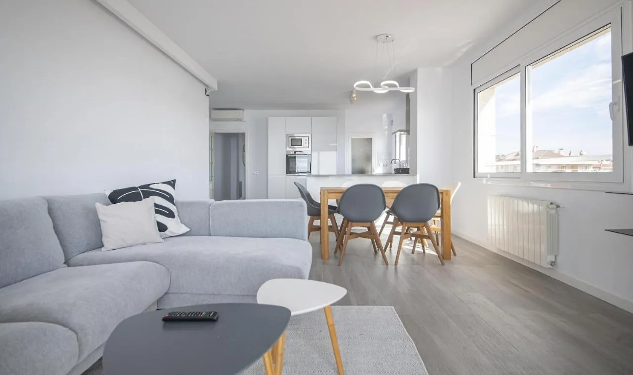R143 Beachfront Apartment Dorianne Calafell