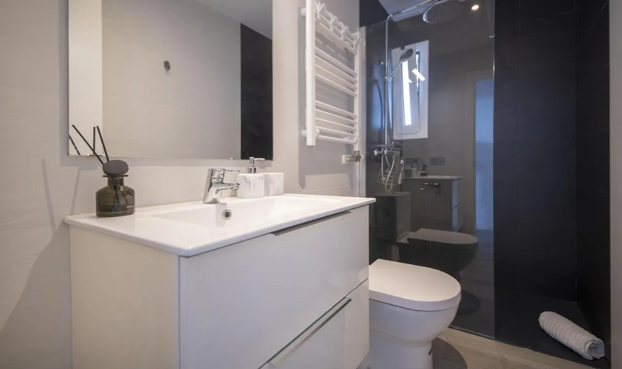 R143 Beachfront Apartment Dorianne Calafell