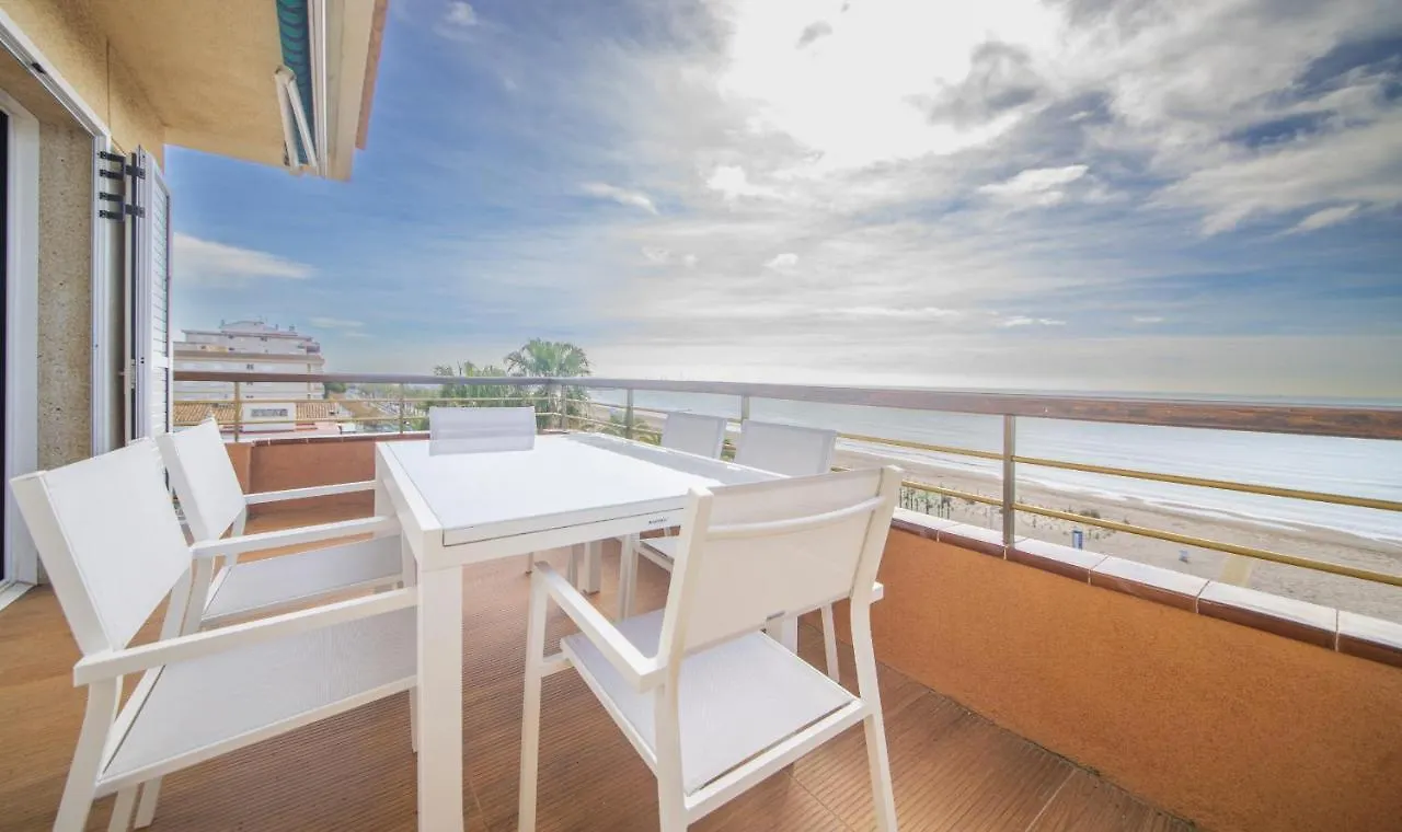 R143 Beachfront Apartment Dorianne Calafell