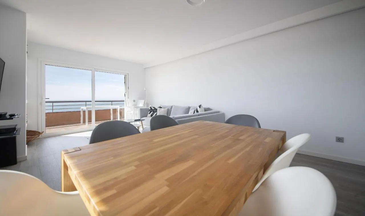 R143 Beachfront Apartment Dorianne Calafell Spain
