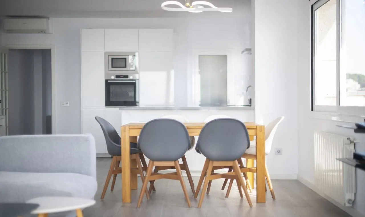 R143 Beachfront Apartment Dorianne Calafell
