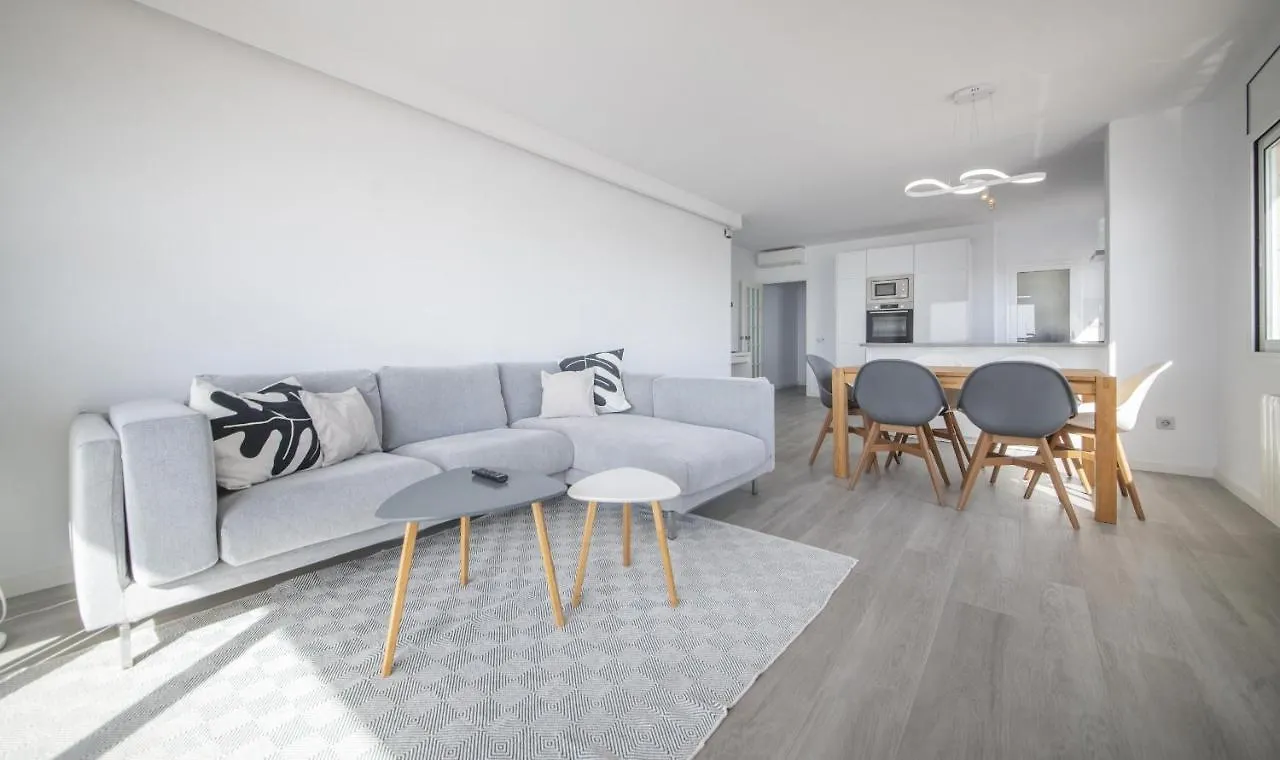 R143 Beachfront Apartment Dorianne Calafell