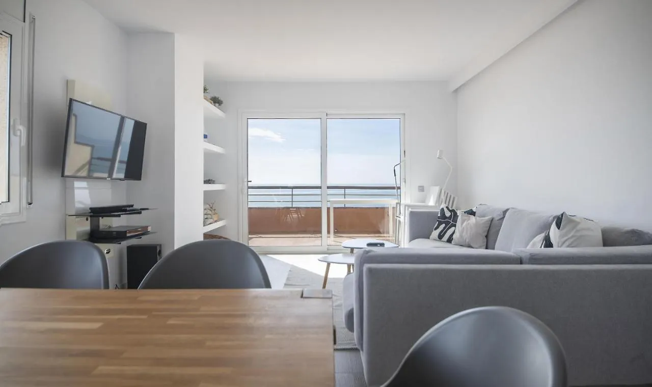 R143 Beachfront Apartment Dorianne Calafell