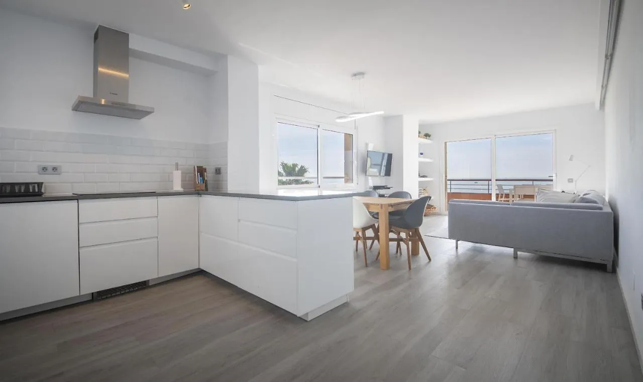 R143 Beachfront Apartment Dorianne Calafell