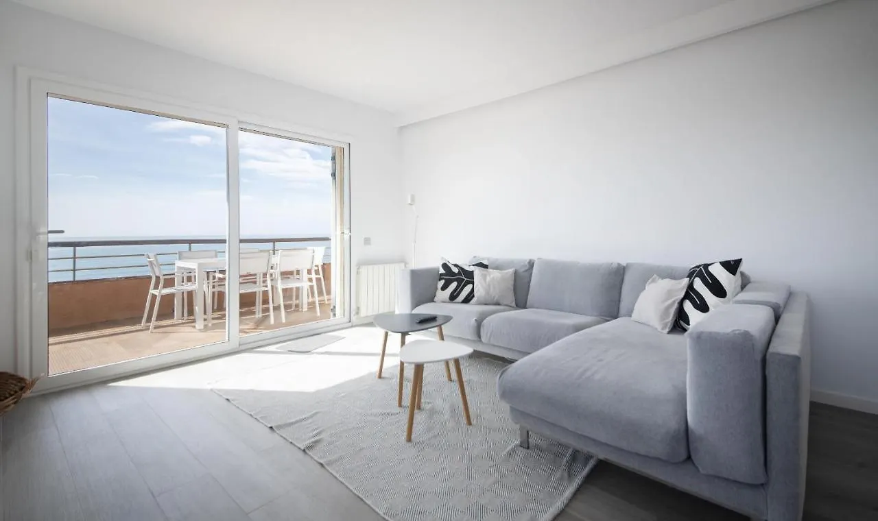 R143 Beachfront Apartment Dorianne Calafell