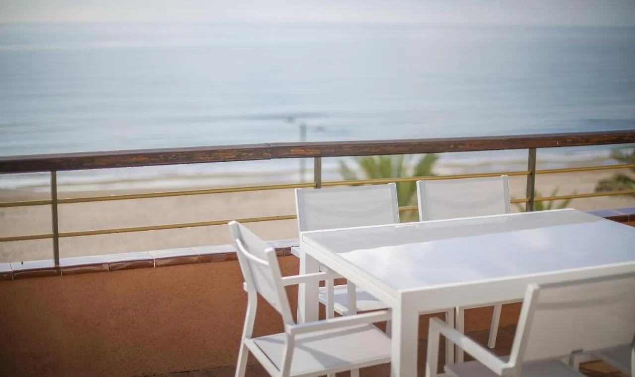 R143 Beachfront Apartment Dorianne Calafell